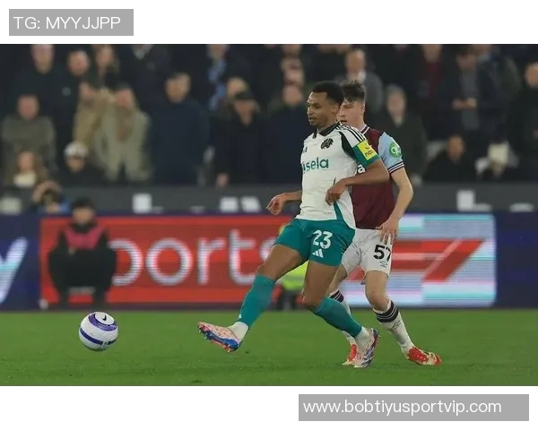 英超争夺白热化第2至第11名仅差3分曼城胜利可跃升至第2位